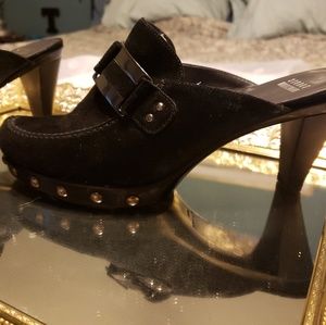 Comfy Stuart Weitzman size 7 Suede Mules